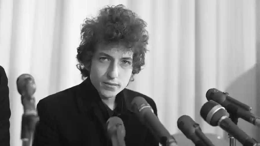  Dylan aka Robert Allen Zimmerman was born on May 24, 1941, at Duluth, Minnesota, US