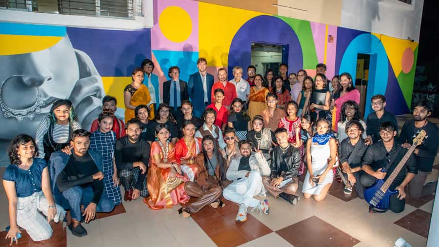 French artist Skio and other dignitaries with students of NSHM Knowledge Campus