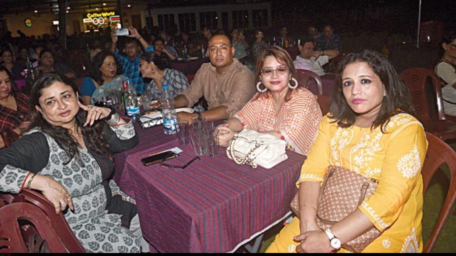 Sharmishtha Das (middle) was out with her friends. “I enjoyed a lot and it was a very refreshing experience. After a very long time I got to hear Rupankar and Manomay perform. Rupankar is one of my favourite artistes. From Bengali songs they have transformed their style to sing Hindi songs,” she said.