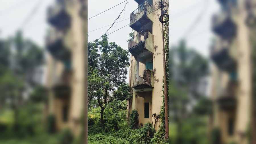 A collapsed first floor balcony at the  housing complex