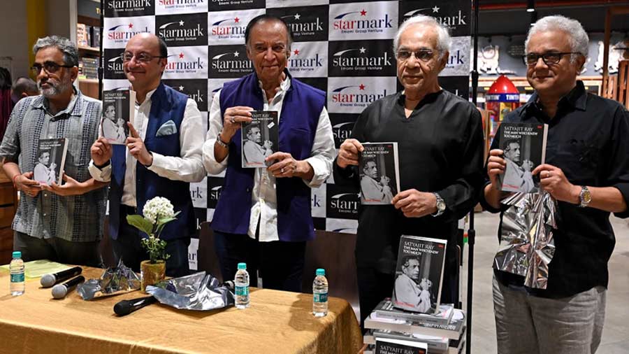 (R-L) Siddhartha Chatterjee, Dhritiman Chatterjee, Barun Chanda, Avik Chanda and Shantanu Ray Chaudhuri at the book launch in Starmark