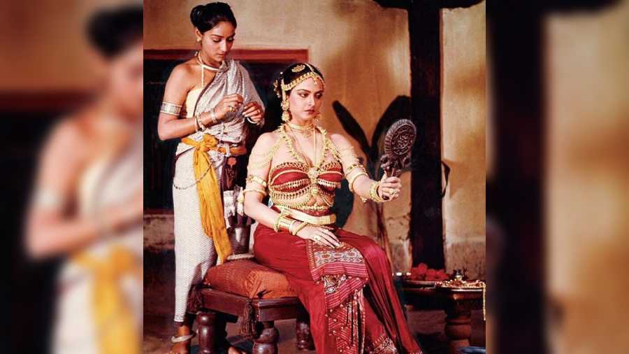 Rekha in Girish Karnad's 'Utsav'