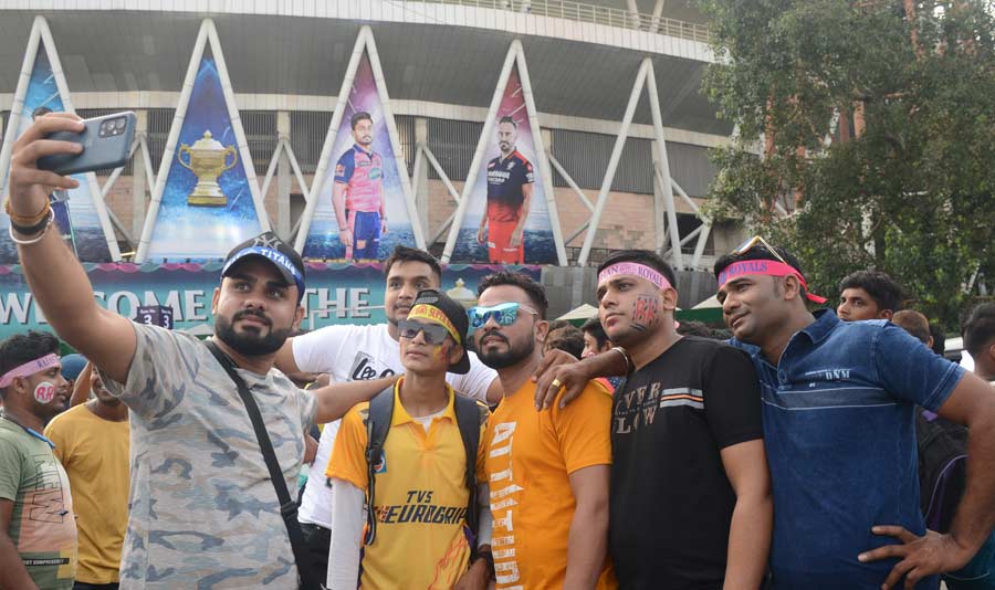 SMILE, PLEASE: Spectators take a selfie outside the Eden Gardens on Tuesday, May 24. The Gujarat Titans marched into the finals of the TATA Indian Premier League 2022 with a 7-wicket win over the Rajasthan Royals at the Eden Gardens on Tuesday