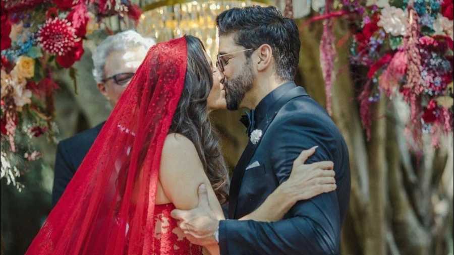 Actor-filmmaker Farhan Akhtar and actor-singer Shibani Dandekar tied the knot in Khandala at his parents Javed Akhtar and Shabana Azmi's home, Sukoon. Shibani and Farhan met on the sets of the reality TV show 'I Can Do That' in 2015, where Farhan was the host and Shibani one of the contestants