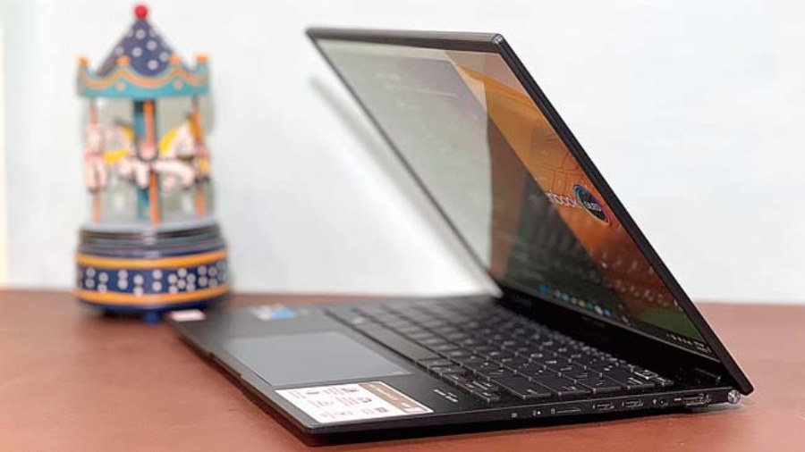 The laptop is slim and light (1.39kgs) 