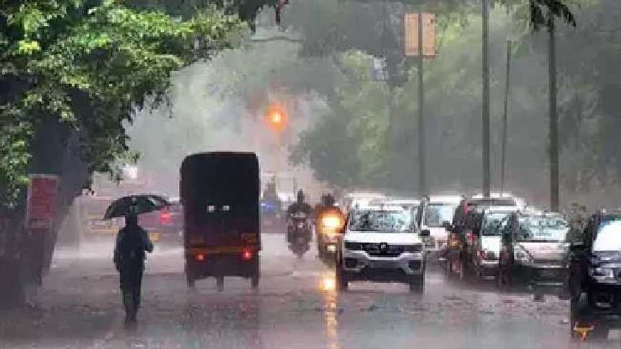 Commuters had a difficult time as traffic snarls were reported near ITO, AIIMS flyover, DND