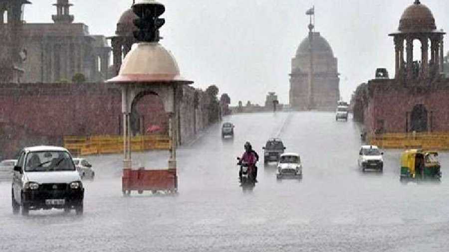 Heavy Rain | Cars Damaged, Trees Uprooted As Heavy Rains, Winds Batter ...