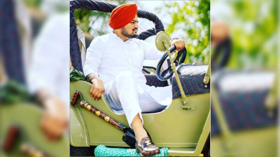 The controversial hip-hop artiste was an eclectic mix of much of what is considered problematic with the Punjabi industry, starting from propagating gun culture to a troubling display of toxic male machismo and caste supremacy. Moosewala’s recent songs, however, showed a slight shift from his initial (2017) releases like ‘Lifestyle’ and ‘So High’