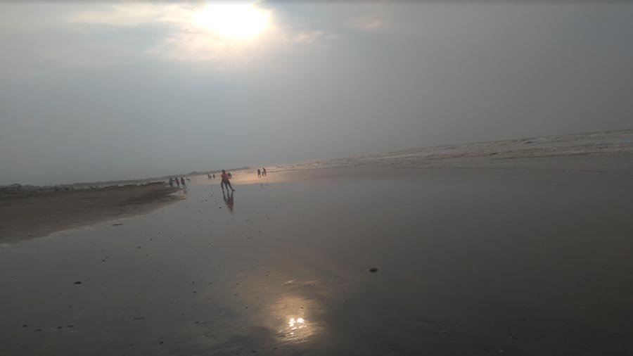 Tajpur’s biggest attraction is its wide beach