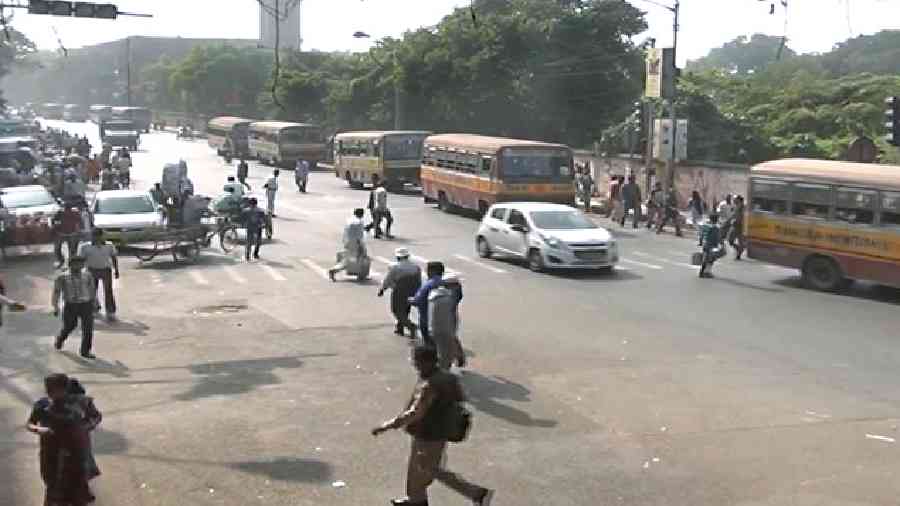 Strand Road-Woodmount Street intersection: Absence of adequate sidewalk facility, Absence of designated bus stop, Absence of accessible pedestrian zebra crossing, Absence of pedestrian signal