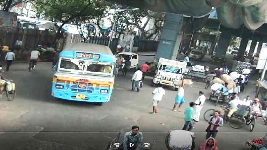 Jagannath Ghat: Absence of pedestrian zebra crossing, Absence of designated bus stop, Lack of signal control, Poor visibility, Absence of footpath