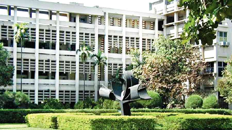 Indian Institute of Technology - IIT plans diploma as a valve for ...