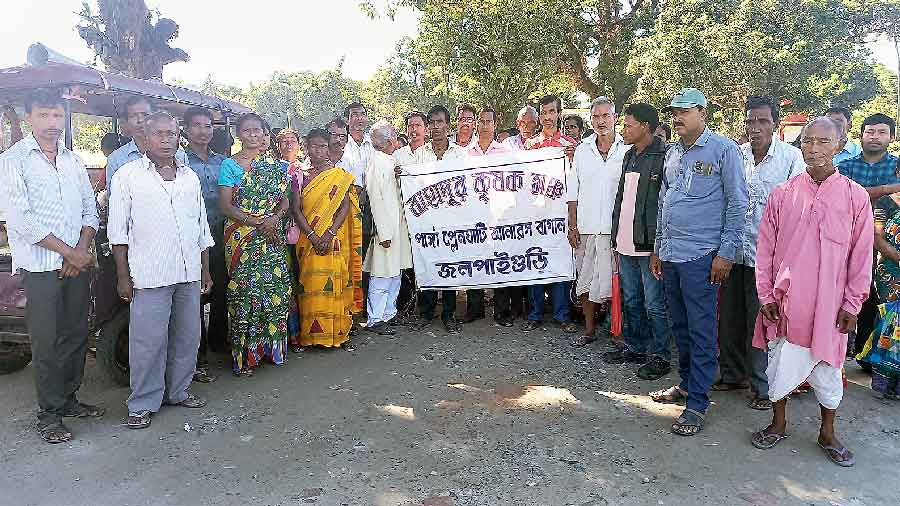 Former KLO militants and linkmen with their supporters in Jalpaiguri on Tuesday