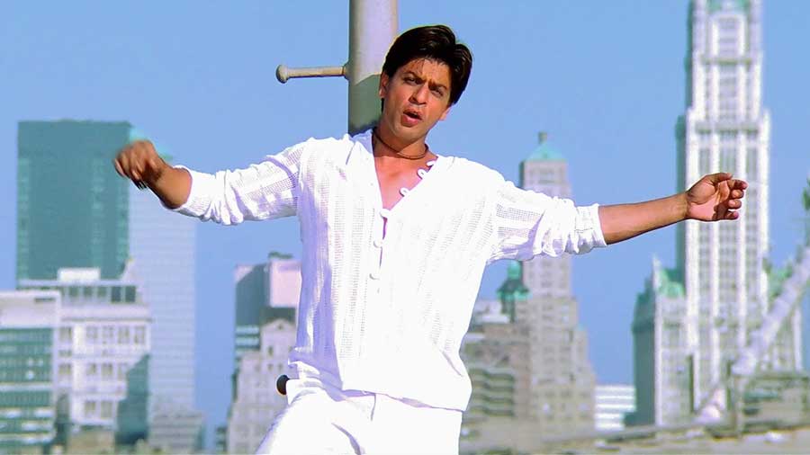 Shah Rukh Khan DDLJ pose: ಡಿಡಿಎಲ್​ಜೆ ಸಿಗ್ನೇಚರ್​ ಪೋಸ್​ ನೀಡಿದ ಶಾರುಖ್​ ಪುತ್ರ  AbRam- ಕಣ್ಣೀರಾದ ನಟ- ವಿಡಿಯೋ ವೈರಲ್​