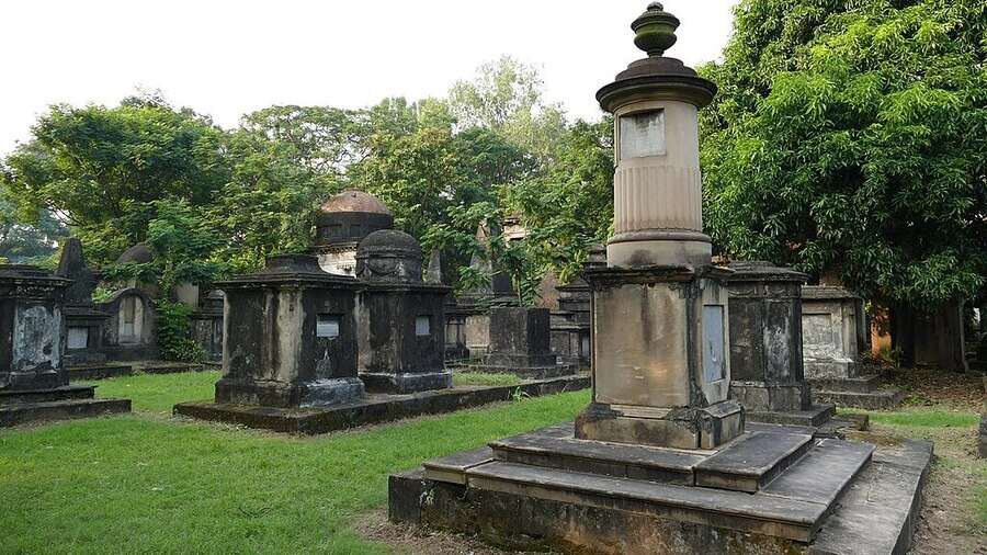 The cenotaphs have a gothic design with the opulent elements of Indo-Saracenic architecture