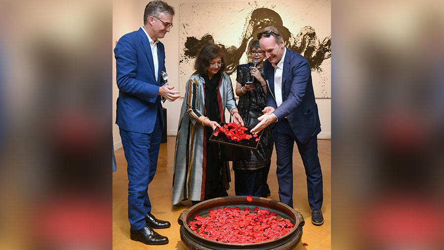 L-R: Alex Ellis, British High Commissioner with Rakhi Sarkar, Pratiti Basu (Chief Administrator, CIMA) and Johnathan Kennedy (Director Arts, British Council)