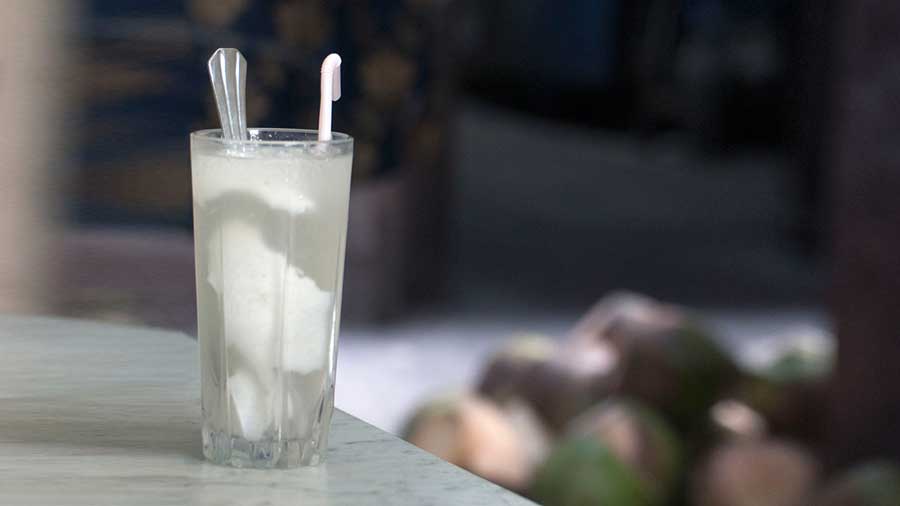 Paramount's most famous drink, the 'daab sharbat' is said to have been devised by Acharya Prafulla Chandra Ray for his close friend, Nihar Ranjan Majumdar