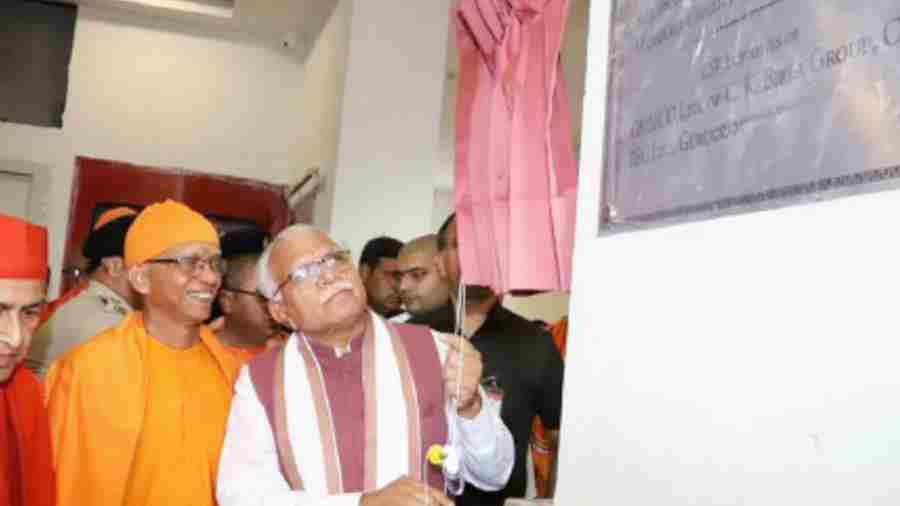 Manohar Lal Khattar (extreme right), Haryana’s chief minister, inaugurated an auditorium at the centre