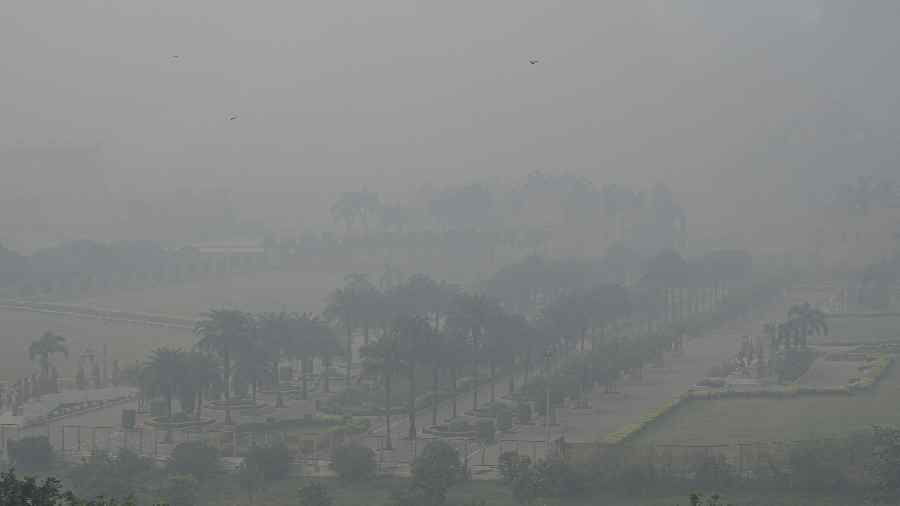 Akshardham Temple, completely engulfed in a thick layer of smog, in New Delhi, Thursday, November 3, 2022. 