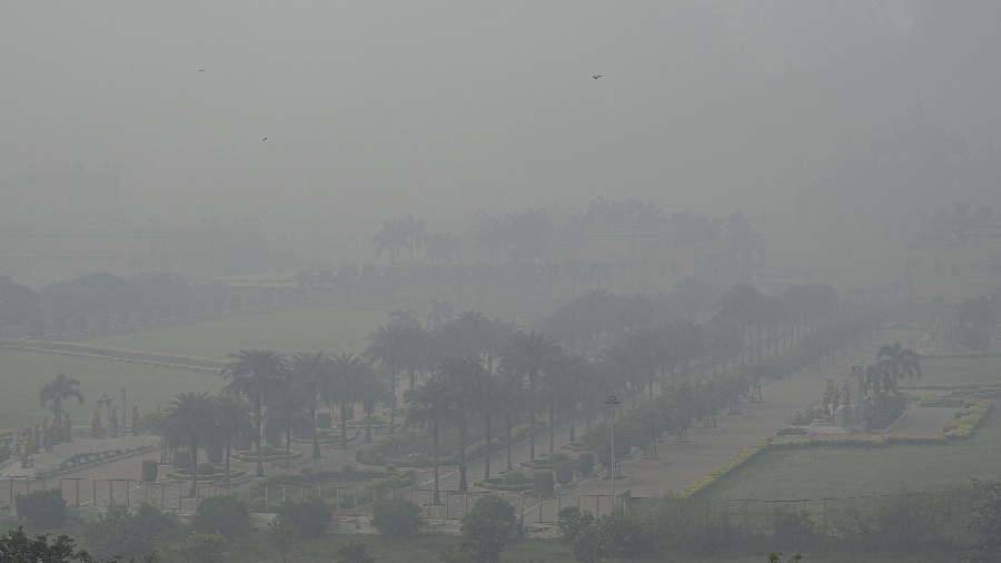 Akshardham Temple, completely engulfed in a thick layer of smog, in New Delhi, Thursday, November 3, 2022.