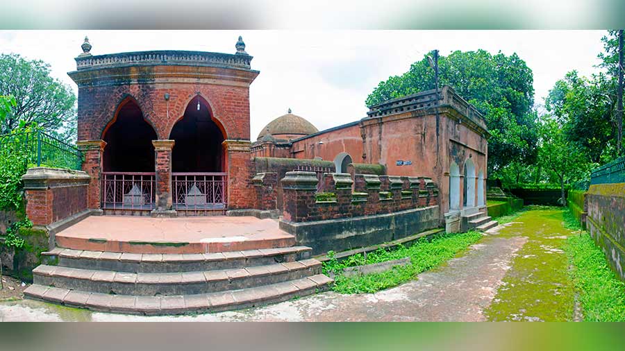 Tracing the history of the Mughal Empire and architecture in Burdwan 