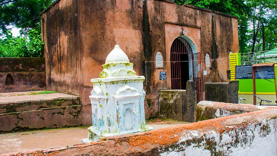 Entry to the tomb complex