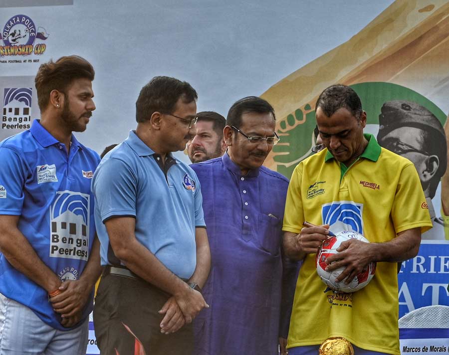 Brazil football legend Cafu and West Bengal ministers Aroop Biswas and Manoj TIwari at the inauguration of the Kolkata Police Friendship Cup at Mohammedan Sporting Club on Saturday. The match was presented by Bengal Peerless Housing Development Company. The match was organized as a part of the 125th birth anniversary celebration of Netaji Subhas Chandra Bose