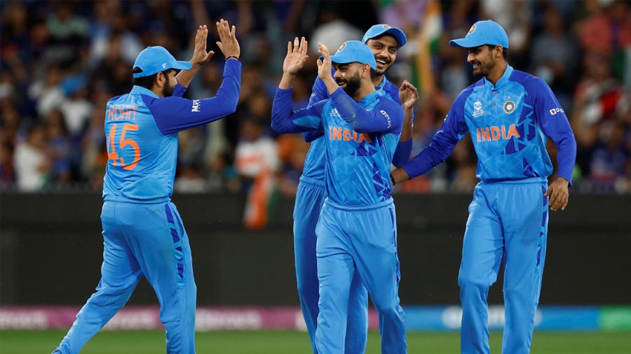 India rejoice after Zimbabwe lose their sixth wicket