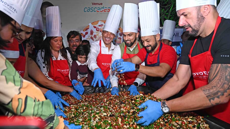 In pictures: Cake-mixing with Cafu at Novotel