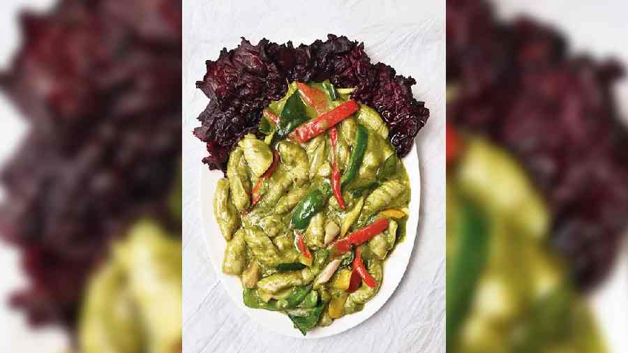 Thai Squid Green Curry: We loved this squid preparation that’s cooked in coconut milk, Thai green curry paste, lemon leaves, lemongrass and chilli. Aromatic and flavourful, it pairs perfectly with steamed rice. Rs 420