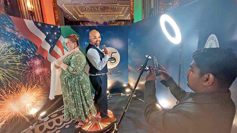 The 360° photo booth was a big hit. Guests walking in were asked to step up on a circular podium which rotated and around which a cellphone attached to an inclined stand also rotated. The result was a fun video clip.