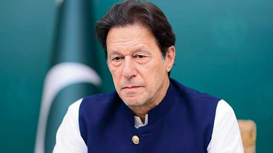 Imran Khan | Pakistan: Expelled Prime Minister Imran Khan claims that  retired Army General Qamar Javed Bajwa pressurised him to bond with India -  Telegraph India