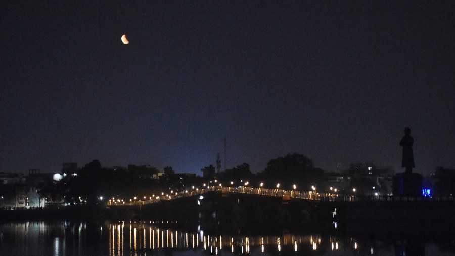 The mesmerizing sight of the natural phenomenon seen above the Ranchi Lake