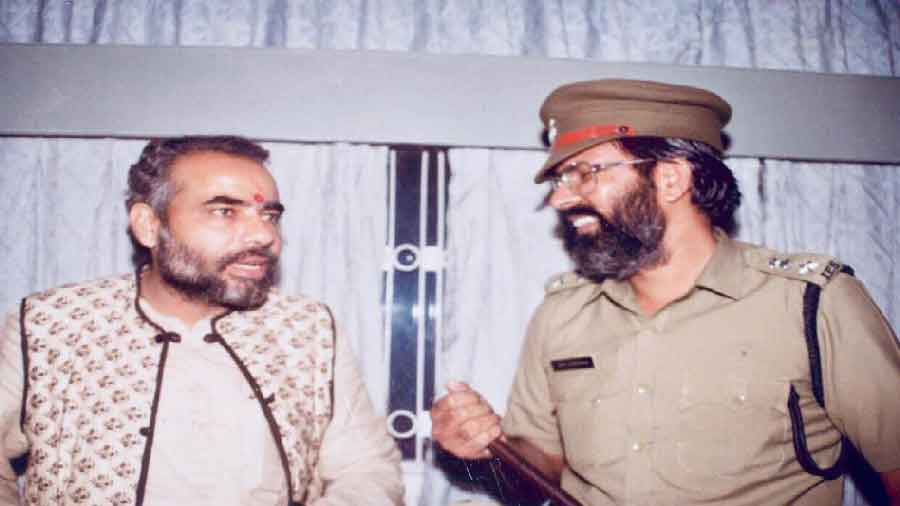 DG Vanzara (R) with now Prime Minister Narendra Modi in an old picture