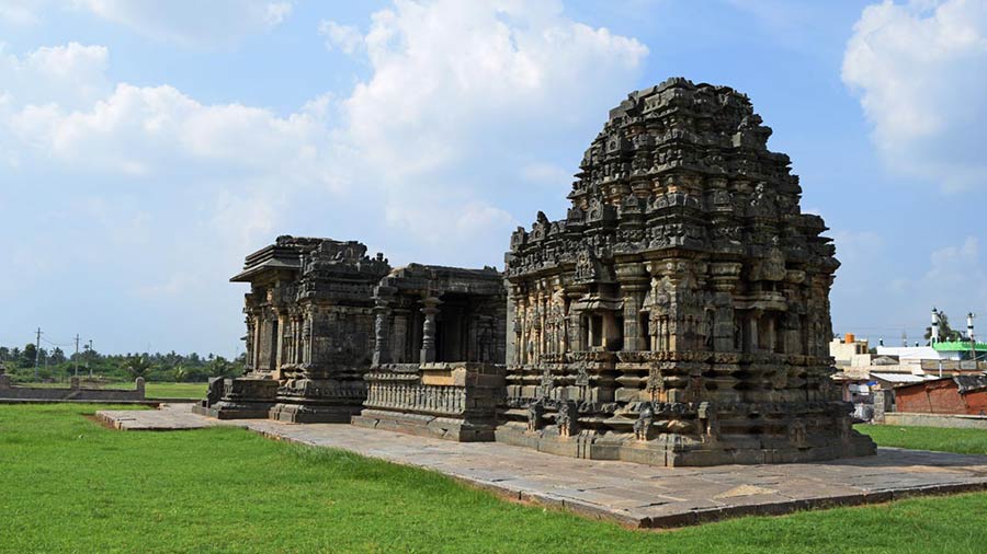 Kashi Visveswara and Sun Temple, Lakkundi