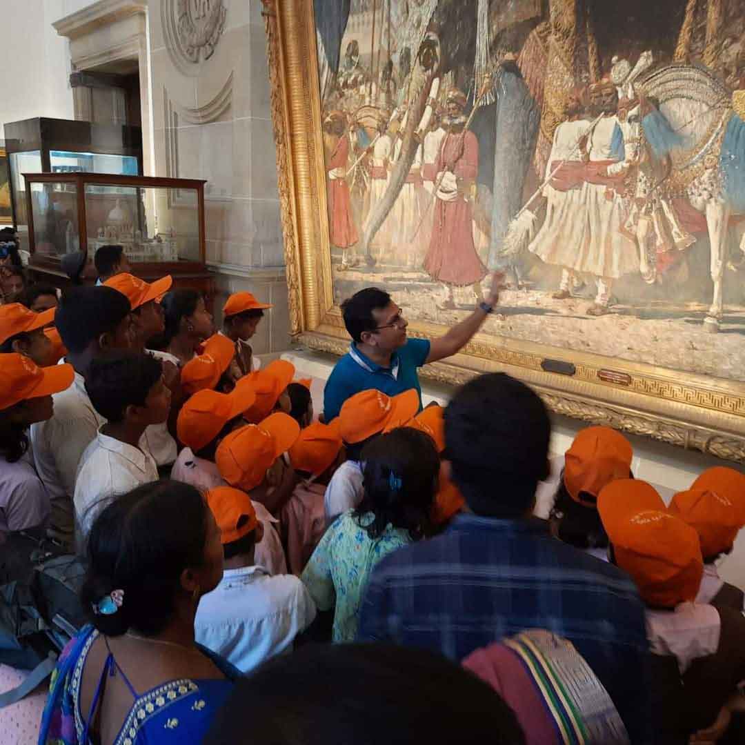 Students of Vivekananda Shishutirtha, Pathar Pratima, South 24 Parganas, on a guided tour of Victoria Museum on November 9