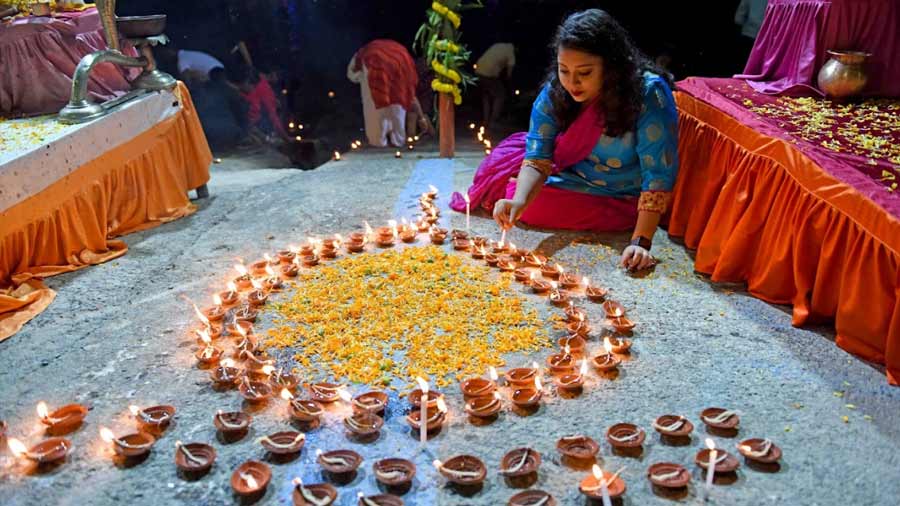 Locals light over 1,000 diyas on the ghat and decorate it themselves, making the entire celebration feel familial and intimate 