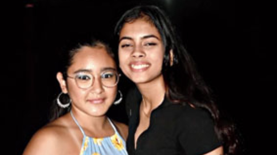 “The whole place is vibing. The songs are peppy and light. It’s great fun out here and I plan to dance non-stop with my friends. As Ash King sang quite a few love songs, it made me feel FOMO,” said Prathna Rai (left) who was there with friend Shraddha Roy.