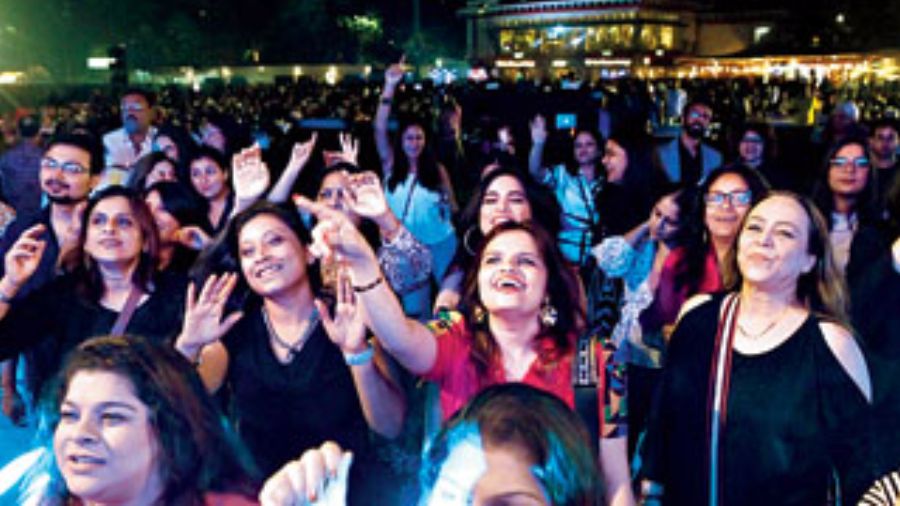 This massive crowd of young people went wild as they sang along, danced and screamed out their song requests to the pop star.