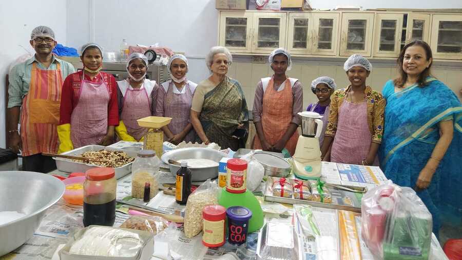 The young bakers at All Bengal Women’s Union with President Ratna Sen (centre), mentor Amar Koley (far left) and member Susmita Mitter (far right)