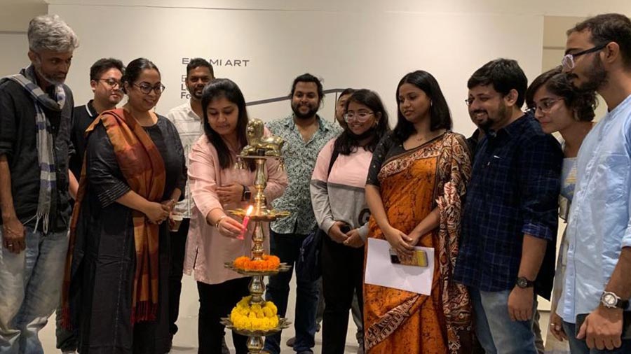 (L to R): Filmmaker Debasish Sensharma; Ushmita Sahu, director and head curator, Emami Art; and Richa Agarwal, Chief Executive Officer, Emami Art, along with others at the inauguration of the first edition of Emami Art Experimental Film Festival.