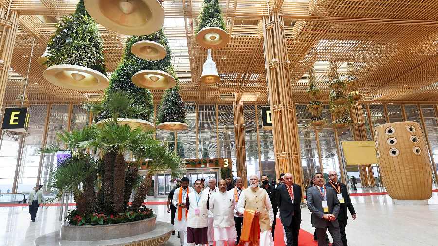 Modi with Union Minister Pralhad Joshi, Karnataka CM Basavaraj Bommai and others at the newly-inaugurated Terminal 2 of Kempegowda International Airport.