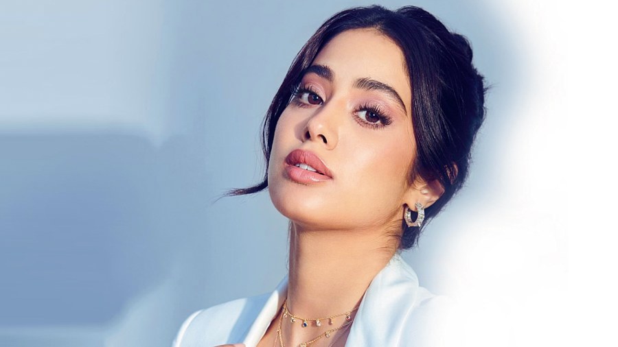 Watch: Janhvi Kapoor turns heads in silver at Jio world plaza event -  Gossip Herald