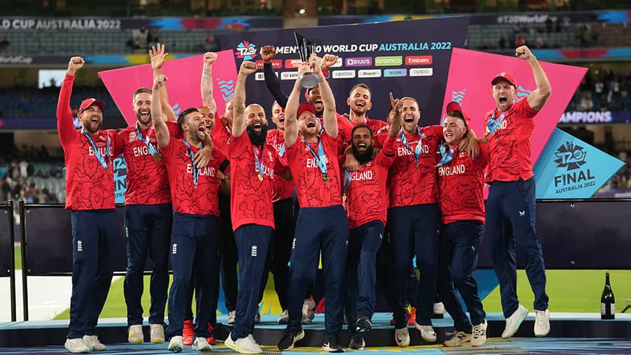 Champions England celebrate after winning the ICC Men's T20 World Cup final against Pakistan at the MCG 