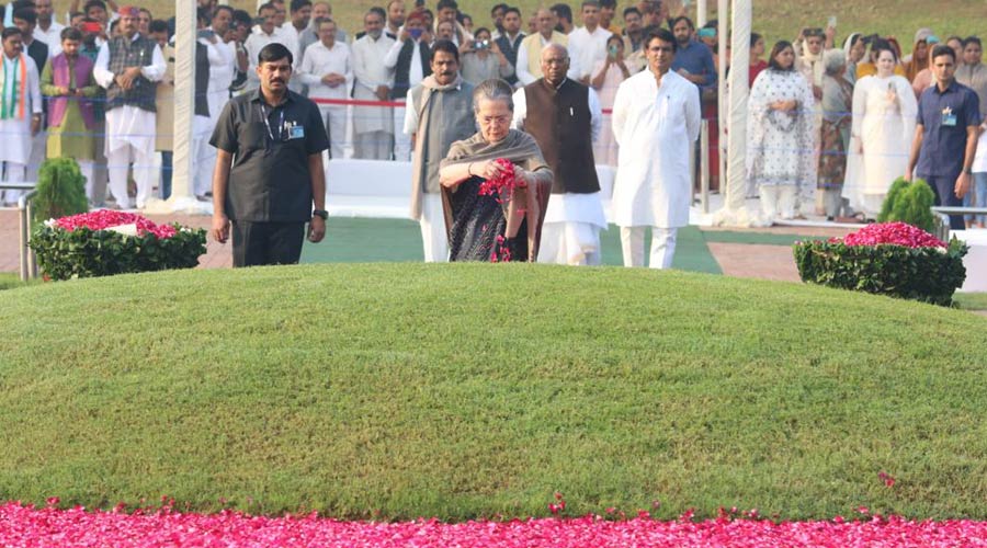 Sonia Gandhi at Shantivan to pay tribute to the first Prime Minister Pandit Jawaharlal Nehru on his birth anniversary.