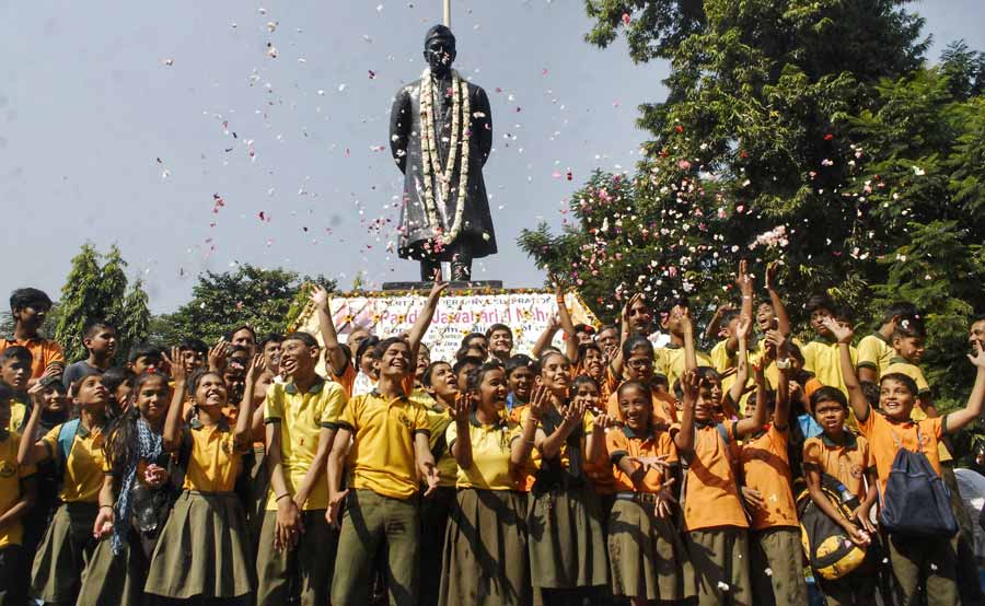Children pay tribute to India’s first Prime Minister, Pandit Jawaharlal Nehru, in front of his statue on Park Street on the occasion of Children’s Day
