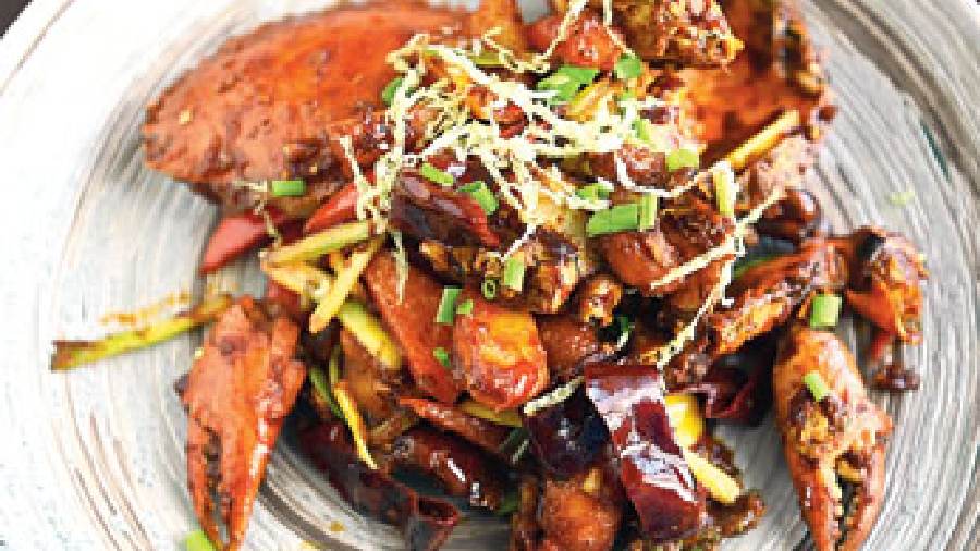 If you love the spice and flavour in a traditional kakrar jhaal then you must try this Chilli Crab. While the Kashmiri Chilli infuses mellow spice, it’s the bird eye chilli that adds a punch to it, making it high on spice yet flavourful.
