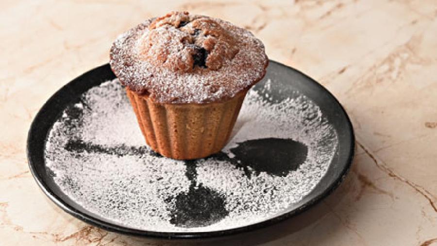 Chocolate Muffin: Filled with rich and creamy molten chocolate, this sizeable muffin is the perfect accompaniment to a warm cup of coffee. It comes with just the right amount of sweetness. Rs 105