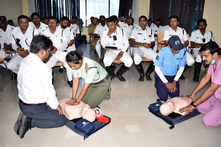 Police sergeants, constables, civic police volunteers and traffic guards received training in basic life support at AMRI Hospital on Tuesday