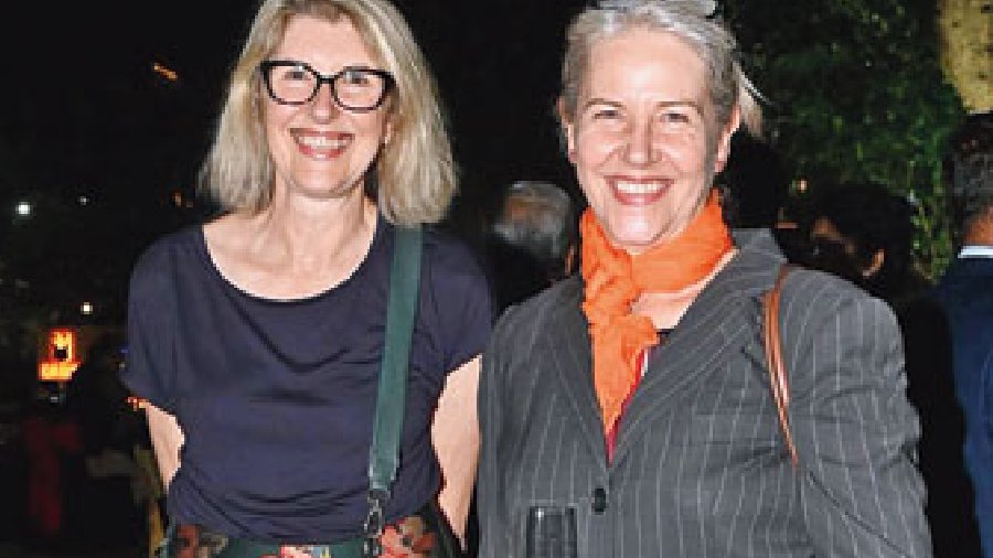 Australian consul general Rowan Ainsworth with her sister Jessica Jones